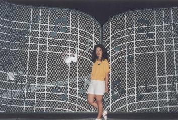 1997 - Célia, aos portões de Graceland.